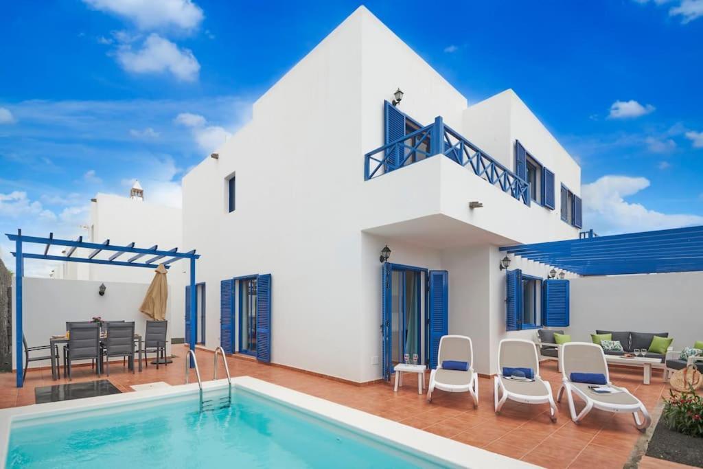 Maria Del Mar 2 Minutes To Supermarkets, 10 Minutes To Marina Rubicon, Pool, High Speed Wifi Holiday home